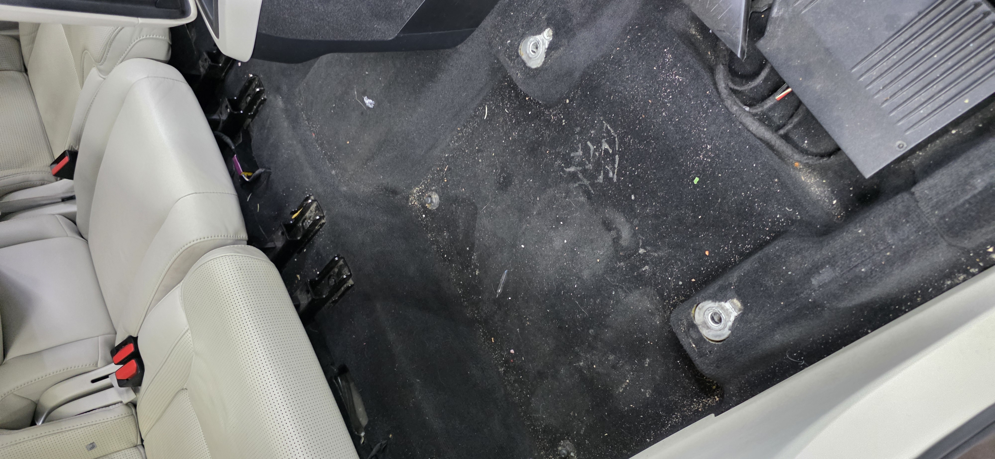 Химчистка и полировка Volvo XC 90 до и после - работа 4