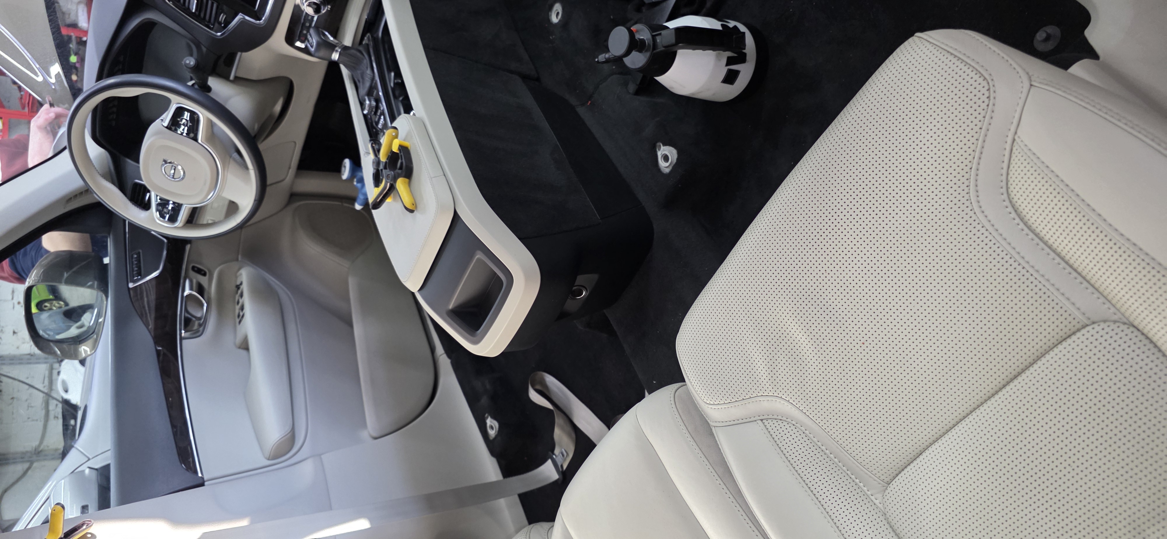 Химчистка и полировка Volvo XC 90 до и после - работа 5