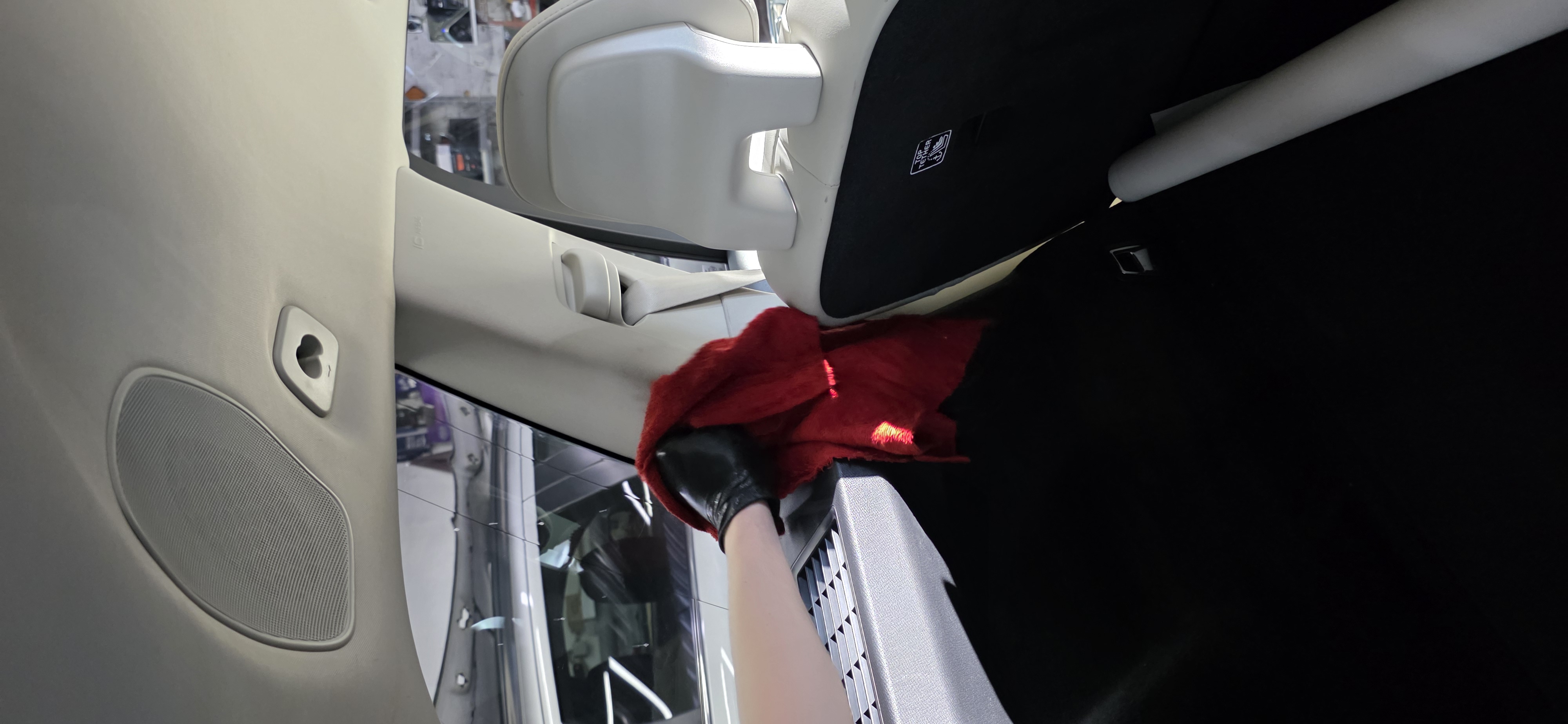 Химчистка и полировка Volvo XC 90 до и после - работа 7