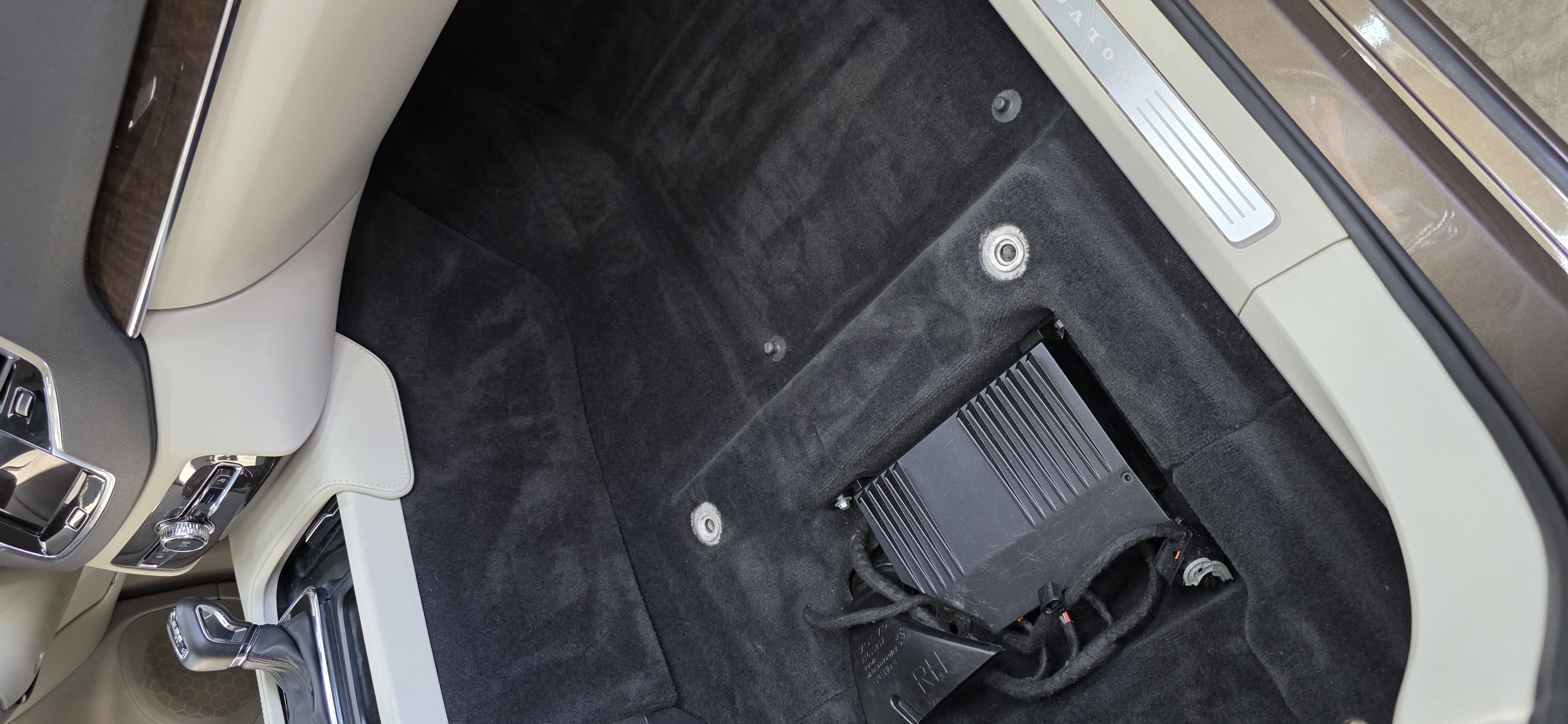 Химчистка и полировка Volvo XC 90 до и после - работа 8