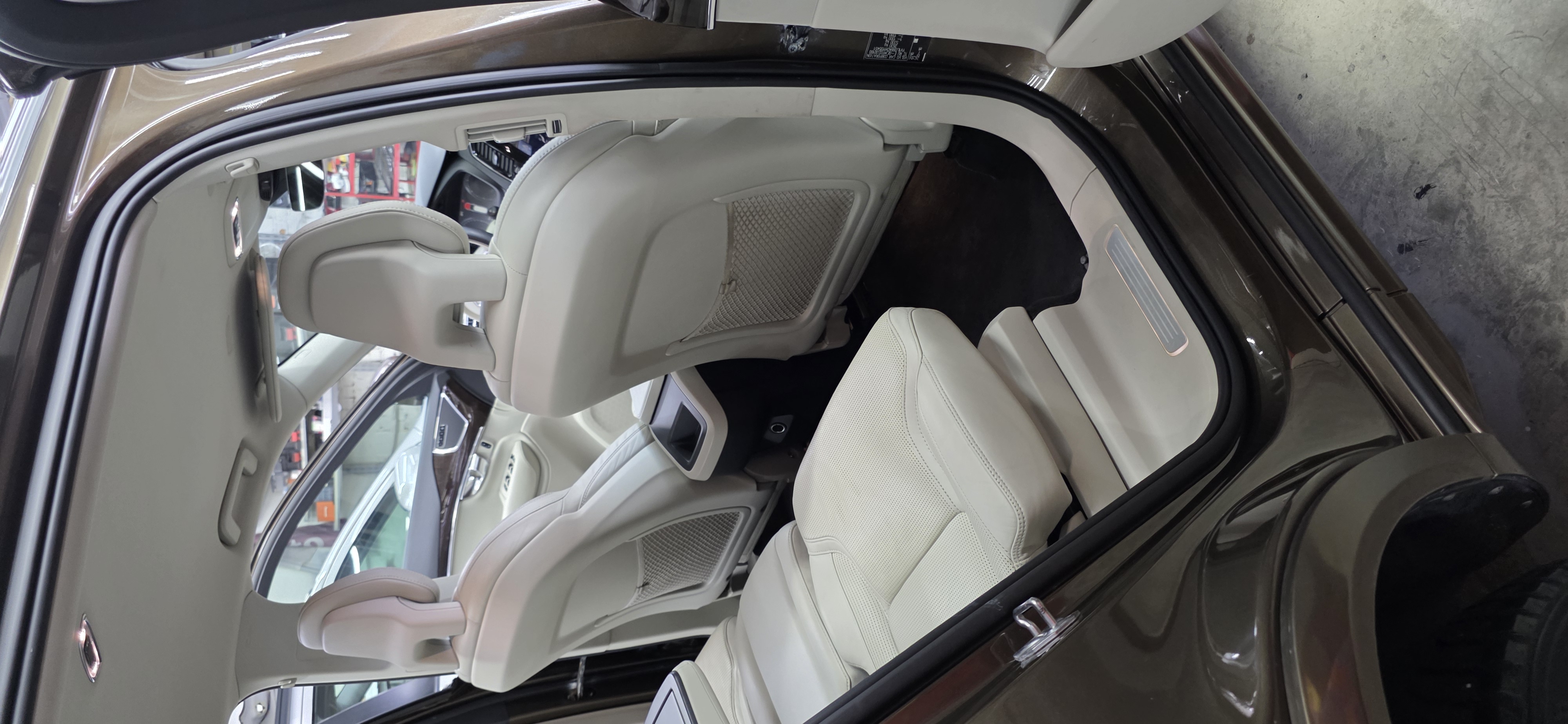 Химчистка и полировка Volvo XC 90 до и после - работа 19