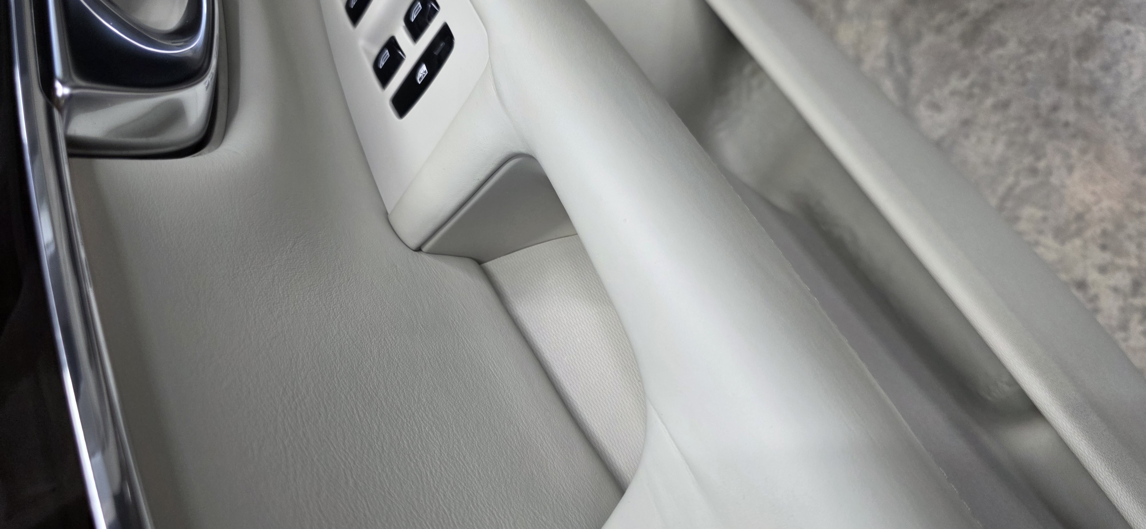 Химчистка и полировка Volvo XC 90 до и после - работа 21