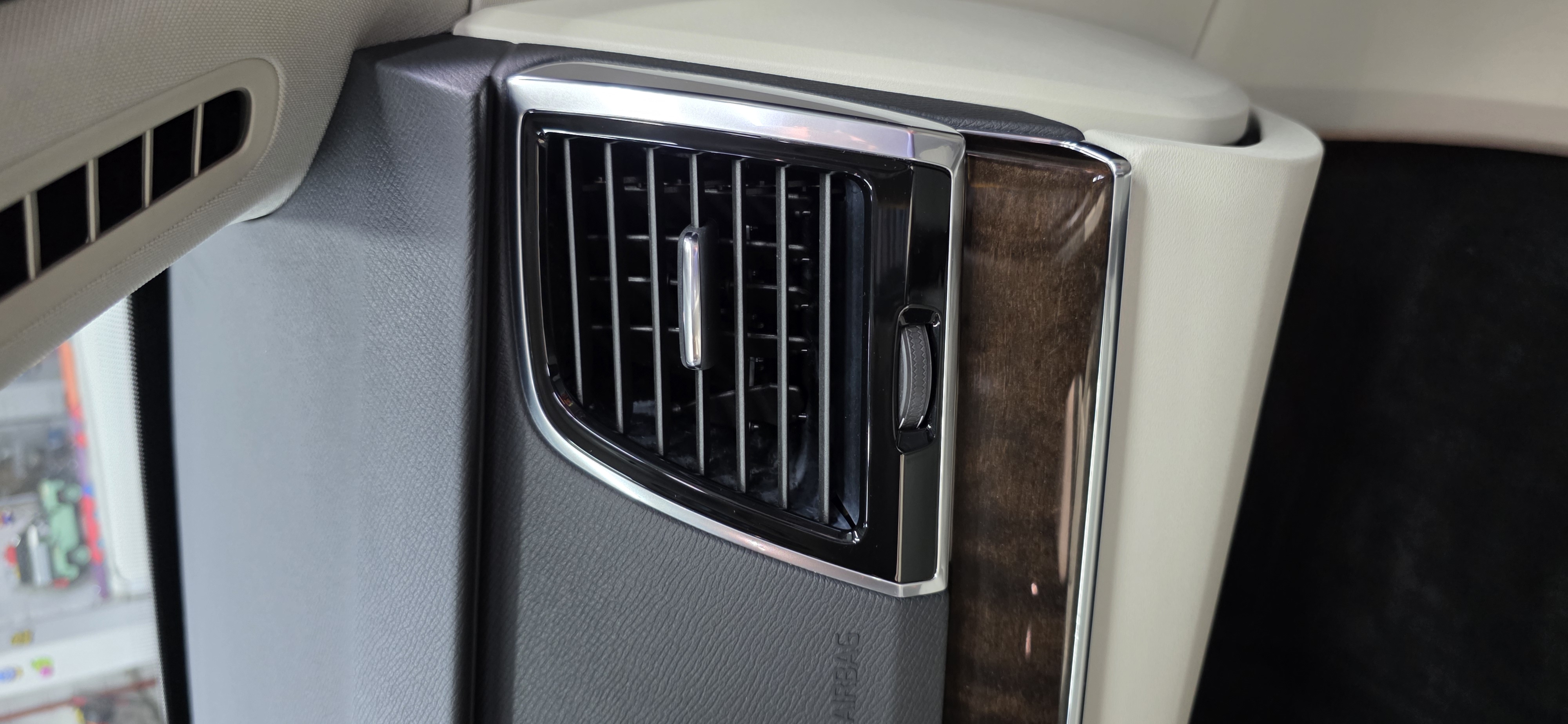 Химчистка и полировка Volvo XC 90 до и после - работа 25