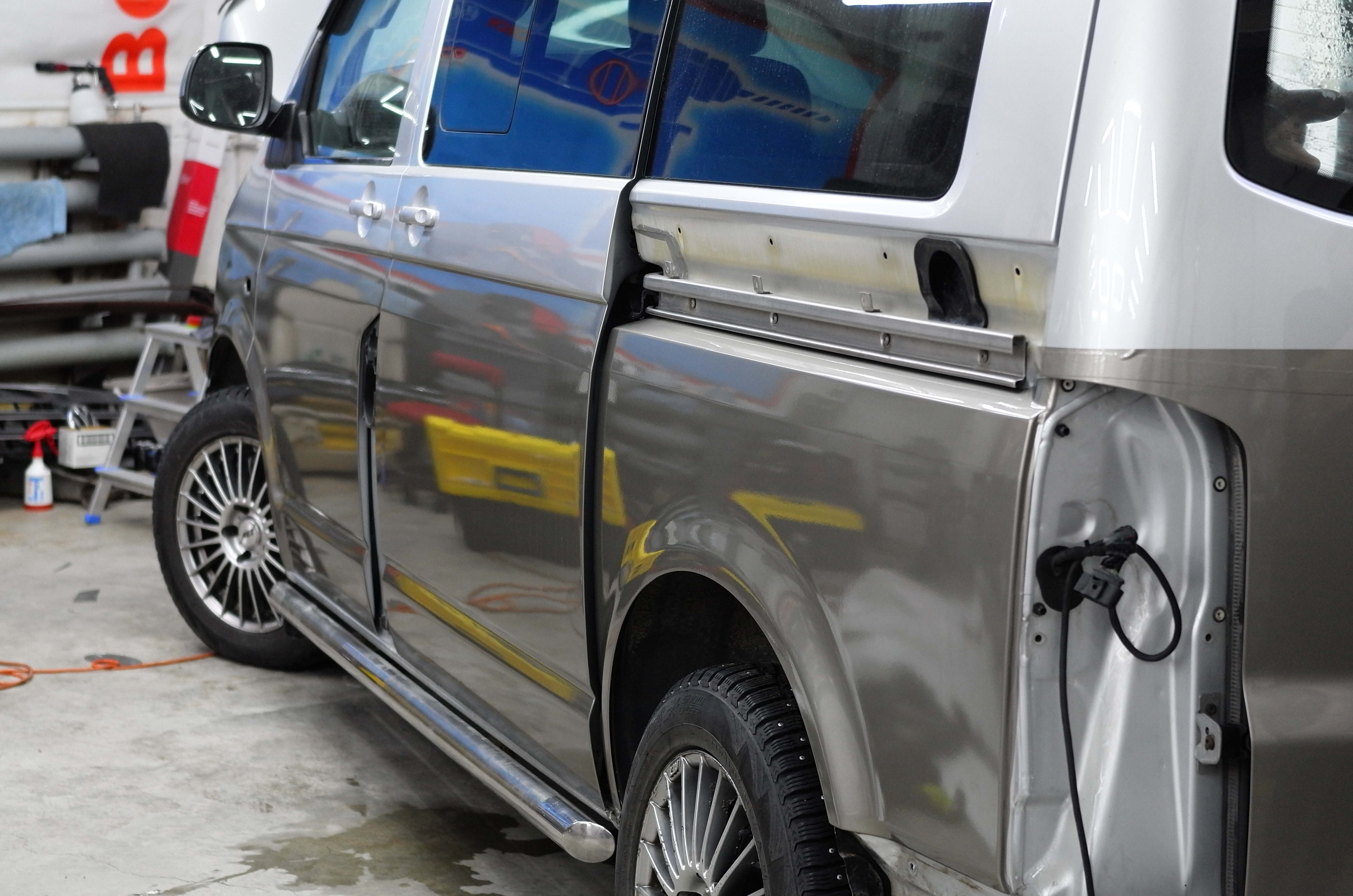 Оклейка в два цвета винилом - работа 4