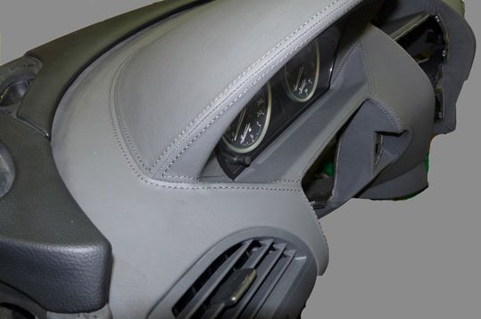 Перетяжка торпедо кожей