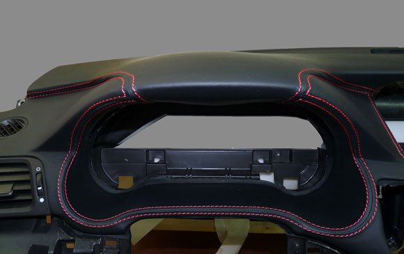 Перетяжка торпедо кожей - работа 54